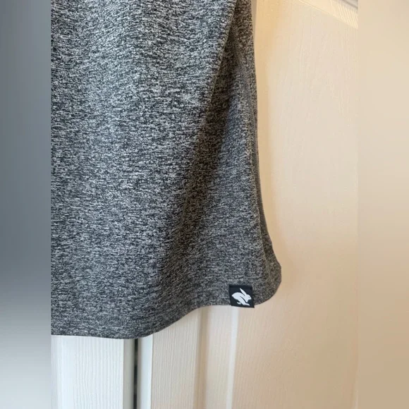 Rabbit running shirt womens size large - Picture 5 of 6
